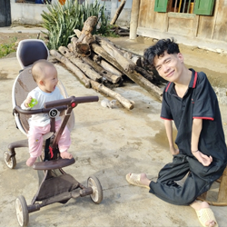 Streamer chinh phục Liên Minh Huyền Thoại với hai bàn tay ngược